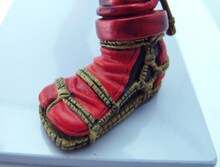 島津豊久のフィギュア。(C)平野耕太 少年画報社