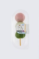 3色団子（こしあん入り）、105円。(c)緑川ゆき・白泉社/「夏目友人帳」制作委員会