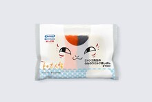 「ニャンコ先生のふんわりミルク蒸しぱん」は130円。(c)緑川ゆき・白泉社/「夏目友人帳」制作委員会