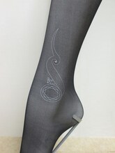 「『マギ』福助コラボタトゥーストッキング」の魔法陣柄。(C)大高忍／小学館・マギ製作委員会・MBS