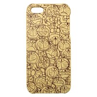 「Woodケース iPhone 5 ドラえもん」の総柄。(C)Fujiko-Pro,Shogakukan,TV-Asahi,Shin-ei,and ADK