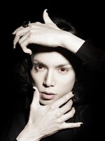 完全無欠の悪魔執事・セバスチャンを演じる水嶋ヒロ。(C)2014 枢やな／スクウェアエニックス (C)2014 映画「黒執事」製作委員会