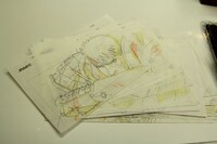 会場でグッズを3000円以上購入すると、生原画を先着順でプレゼントする。