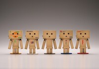 「リボルテックダンボー・ミニ」の通常版とコラボ版。(C)KIYOHIKO AZUMA/YOTUBA SUTAZIO