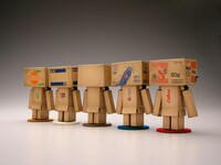 「リボルテックダンボー・ミニ」の通常版とコラボ版。(C)KIYOHIKO AZUMA/YOTUBA SUTAZIO