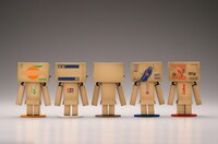 「リボルテックダンボー・ミニ」の通常版とコラボ版。(C)KIYOHIKO AZUMA/YOTUBA SUTAZIO