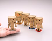 「リボルテックダンボー・ミニ」の通常版とコラボ版。(C)KIYOHIKO AZUMA/YOTUBA SUTAZIO