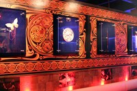 「xxxHOLiCカフェ ミセ」にはドラマで実際に使用された、侑子の小道具が展示されている。