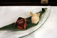 「xxxHOLiCカフェ ミセ」のオリジナルメニュー、「練りきり＆雪ウサギ」。580円。