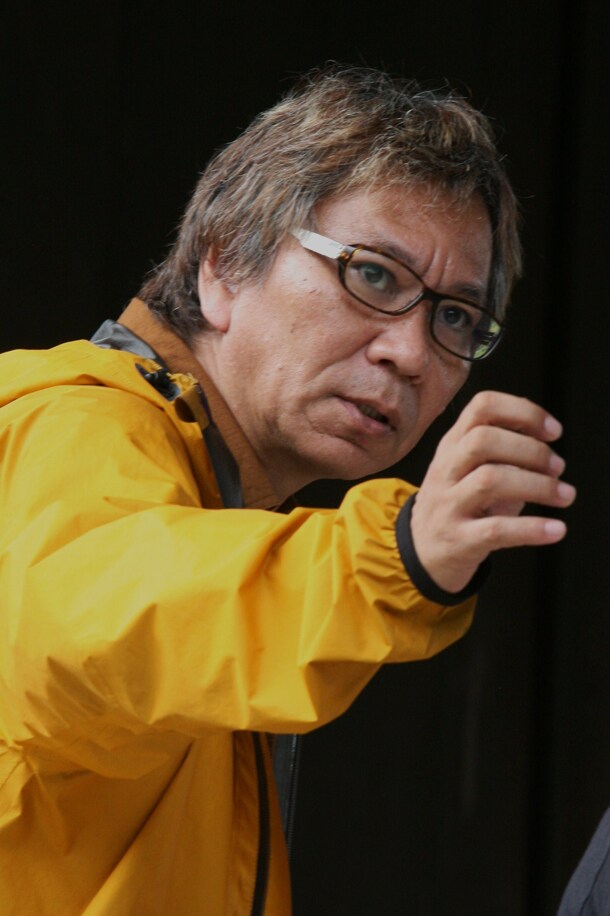 土竜の唄」主演は生田斗真、全裸で車に縛りつけられる - コミックナタリー