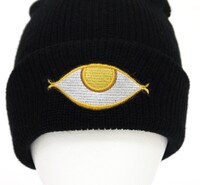 「ヤン・バレンタインニットキャップ」特徴的な目のマークは刺繍で再現されている。(C)平野耕太／少年画報社