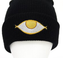 「ヤン・バレンタインニットキャップ」特徴的な目のマークは刺繍で再現されている。(C)平野耕太／少年画報社