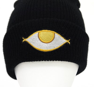 「ヤン・バレンタインニットキャップ」特徴的な目のマークは刺繍で再現されている。(C)平野耕太／少年画報社