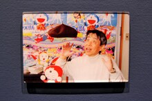 各原画の下には、藤子・F・不二雄の写真が付属している。(C)Fujiko-Pro