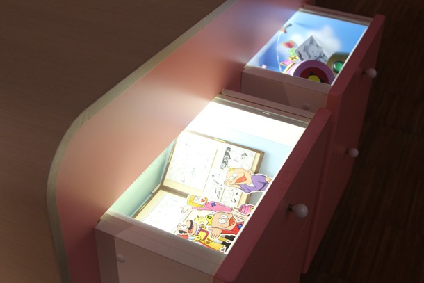 「展示室I」に追加された「ウメ星デンカ」の展示台。(C)Fujiko-Pro