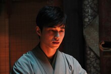 「CLAMPドラマ ホリック xxxHOLiC」より、百目鬼静役の東出昌大。(C)2013 WOWOW (C)2013 CLAMP/講談社