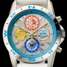 三大将になぞらえた赤、黄、青のエンブレムがあしらわれたハードな外観。(C)尾田栄一郎／集英社・フジテレビ・東映アニメーション