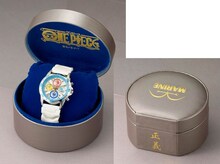 商品は上部には海軍のマーク、背面には「正義」の文字が記されたオリジナル特製ボックスに入れて届けられる。(C)尾田栄一郎／集英社・フジテレビ・東映アニメーション