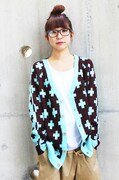「ドロヘドロ」のアパレルラインより、「JYUJI-ME/Homie Knit Cardigan」のMint-Chocolate。価格は8500円。