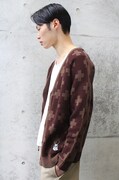 「ドロヘドロ」のアパレルラインより、「JYUJI-ME/Homie Knit Cardigan」のChocolate。価格は8500円。