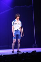 「弱虫ペダル 箱根学園篇～眠れる直線鬼～」より、荒北靖友役の鈴木拡樹。(C)渡辺航（週刊少年チャンピオン）／マーベラス AQL,ディー・バイ・エル・クリエイション,イープラス