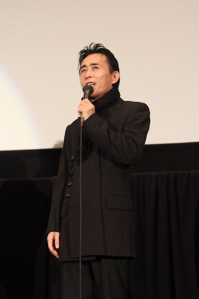 舞台挨拶に登場した平沢進。