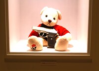 相田裕「GUNSLINGER GIRL」作画資料のぬいぐるみとトイガン。