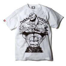 「JACK HANMA x rvddw Tee 白（rvddw DOUBLE SHOULDER）」のフロント。(C)板垣恵介/FWD Inc.