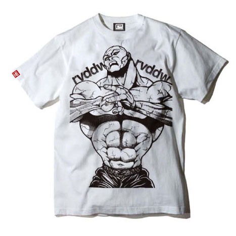 「JACK HANMA x rvddw Tee 白（rvddw DOUBLE SHOULDER）」のフロント。(C)板垣恵介/FWD Inc.