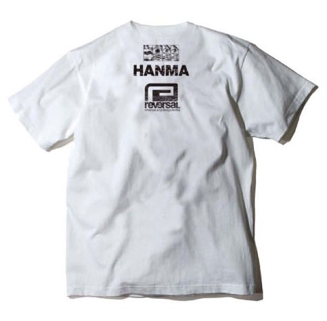 「JACK HANMA x rvddw Tee 白（rvddw DOUBLE SHOULDER）」のバック。(C)板垣恵介/FWD Inc.
