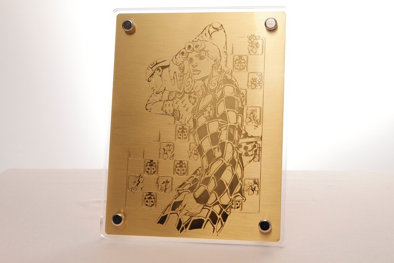 「黄金体験BOX」に付くアートプレート。(C)荒木飛呂彦＆LUCKY LAND COMMUNICATIONS／集英社 (C)2013  NBGI