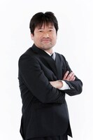 主人公の刑事・立花を演じる佐藤二朗。