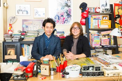 写真左が大泉洋、右があだち充。