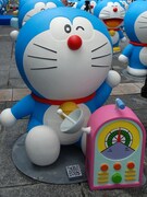 ドラえもんフィギュア展示イメージ。(C)藤子プロ・小学館・テレビ朝日・シンエイ・ADK