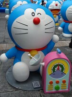 ドラえもんフィギュア展示イメージ。(C)藤子プロ・小学館・テレビ朝日・シンエイ・ADK