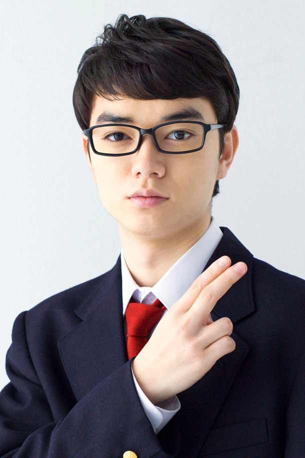 鴨川嘉郎役の染谷将太。