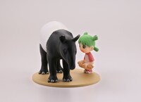 「よつばとしろとくろのどうぶつ」第2弾より、「よつばとマレーバク」。(C)KIYOHIKO AZUMA/YOTUBA SUTAZIO