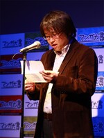 マンガ大賞2012に選ばれた荒川弘「銀の匙 Silver Spoon」の担当編集者・坪内氏が、今年度の受賞者を発表する場面。
