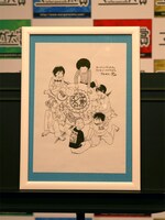 吉田秋生の直筆イラストは、額に入れられて壇上に飾られていた。