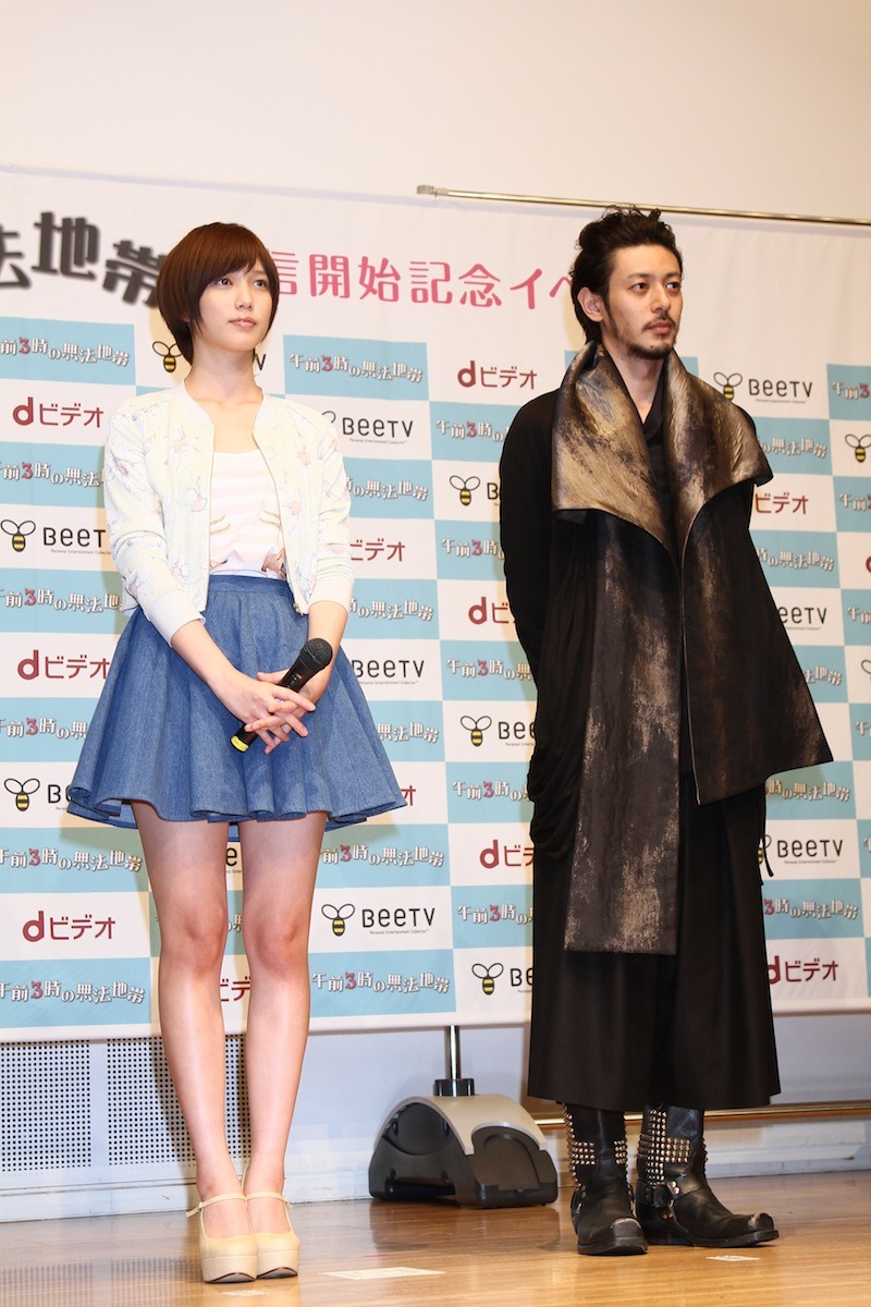 （左から）本田翼、オダギリジョー。(C)BeeTV