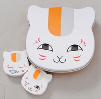 付録の、ニャンコ先生をかたどった缶ケースと消しゴム。
