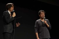 （左から）吉田アナウンサー、長濱博史監督。