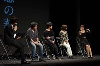 上映会の様子。（左から）吉田尚記アナウンサー、長濱博史監督、植田慎一郎、伊瀬茉莉也、日笠陽子。