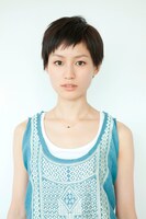 千家百加を演じる平田薫。