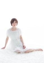 「花澤香菜 live 2013 "claire"」パンフレット書影。