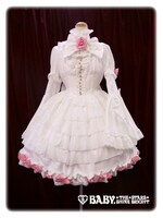 ミルクティードールの服を立体化した「ミルクティードール ドレス」。