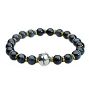 ストーンブレスレット「レラレラレラレラ♪」(C)LUCKY LAND COMMUNICATIONS / SHUEISHA