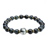 ストーンブレスレット「レラレラレラレラ♪」(C)LUCKY LAND COMMUNICATIONS / SHUEISHA