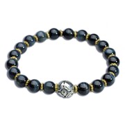 ストーンブレスレット「レラレラレラレラ♪」(C)LUCKY LAND COMMUNICATIONS / SHUEISHA