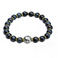 ストーンブレスレット「レラレラレラレラ♪」(C)LUCKY LAND COMMUNICATIONS / SHUEISHA